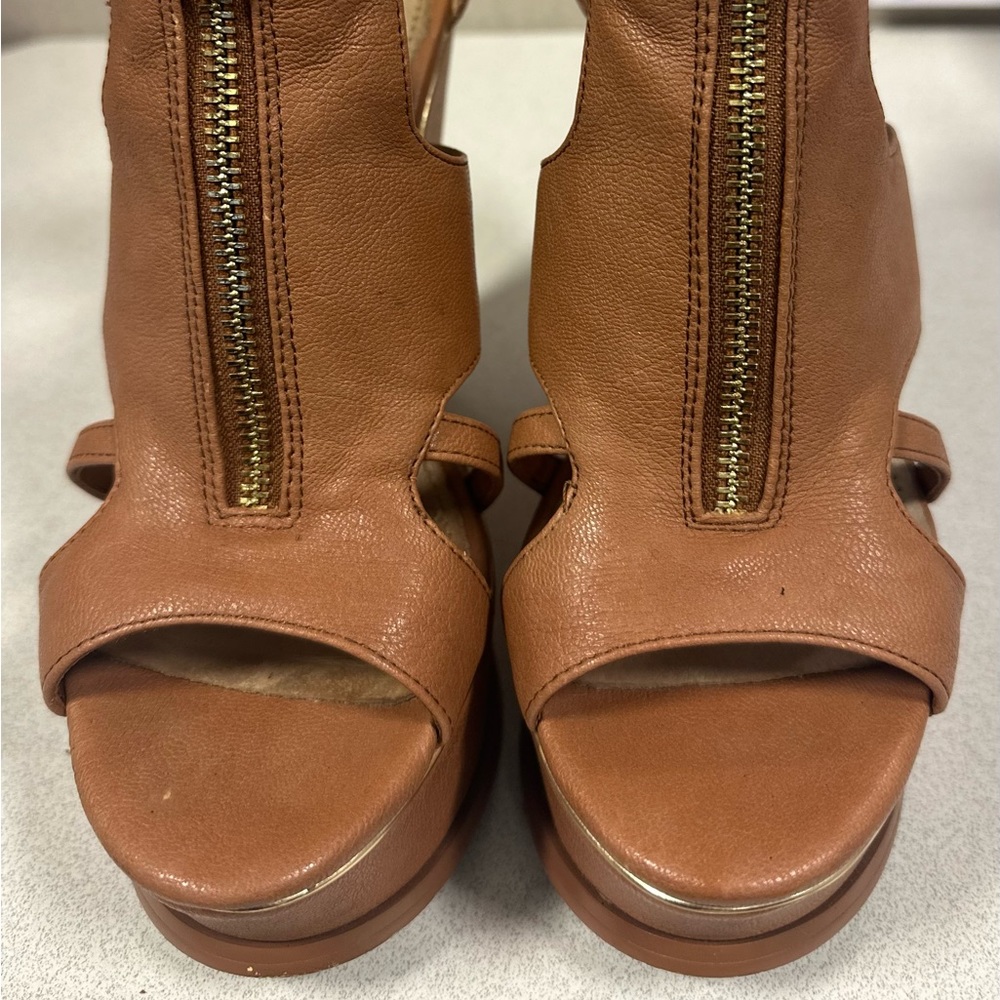 Steve Madden lady sandal cognac color Size 7